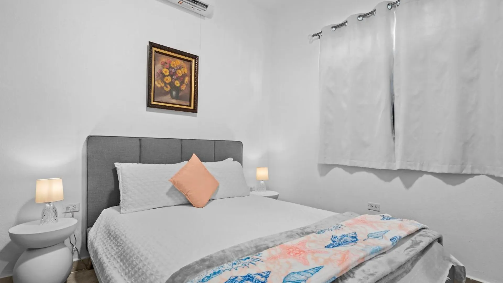 Artistic One-Bedroom Garden Apartment In Sj Mm9 سان خوان 0*,